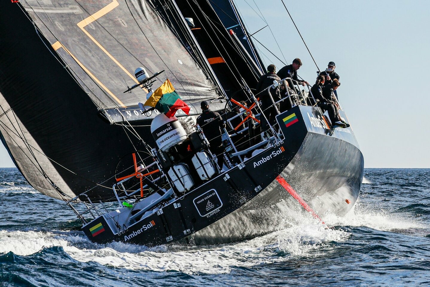 Nella vela bisogna lottare fino all’ultimo momento: nella prima VO65 Sprint Cup “The Ocean Race” i lituani “Ambersail 2” sono quarti