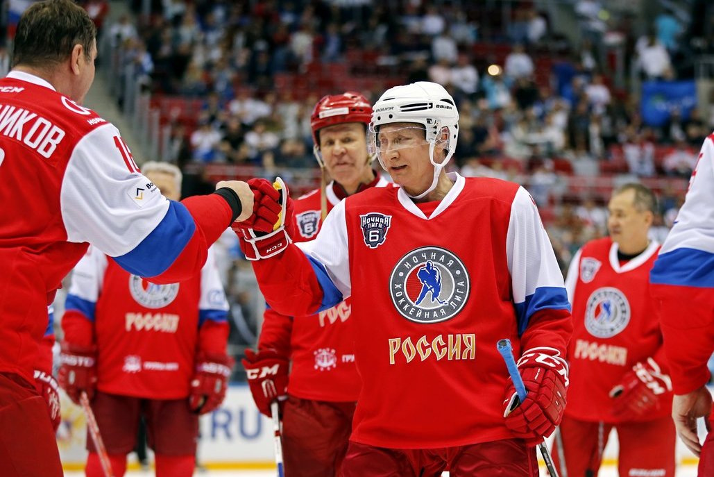 Gausių Plojimų Socyje Sulaukes V Putinas Pelnė Sesis įvarcius Ir Pamokė Ledo Ritulio Legendas Kaip Reikia Zaisti Bunant 64 Erių Metų Sportas Lt