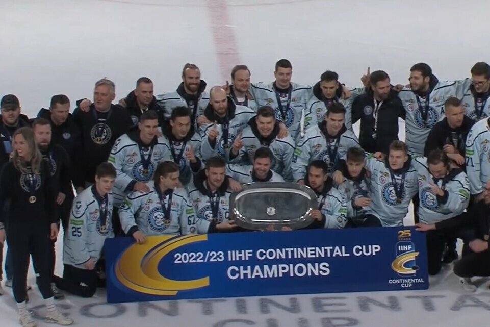 L'HK Nitra ha vinto la IIHF Continental Cup per la prima volta nella