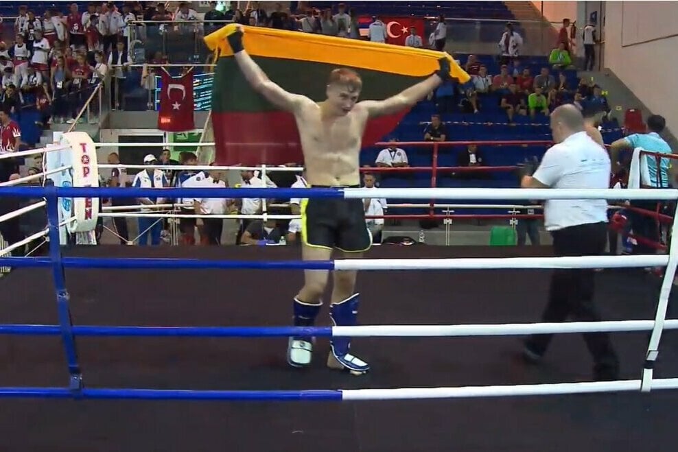 E. Šalkovskij, che non ha dato scampo al kazako, è il campione del mondo juniores di kickboxing